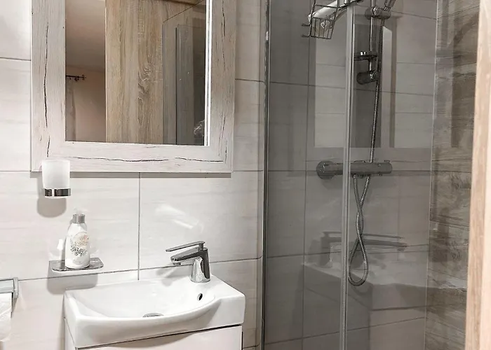 Apartament Nowoczesne Z Ogrodem I Parkingiem